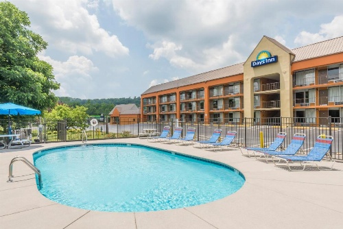 Days Inn by Wyndham Knoxville East image 10