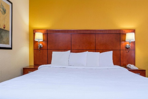 Days Inn by Wyndham Knoxville East image 3