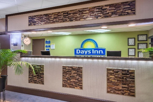 Days Inn by Wyndham Knoxville East image 4