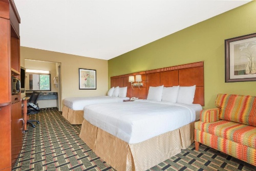 Days Inn by Wyndham Knoxville East image 9